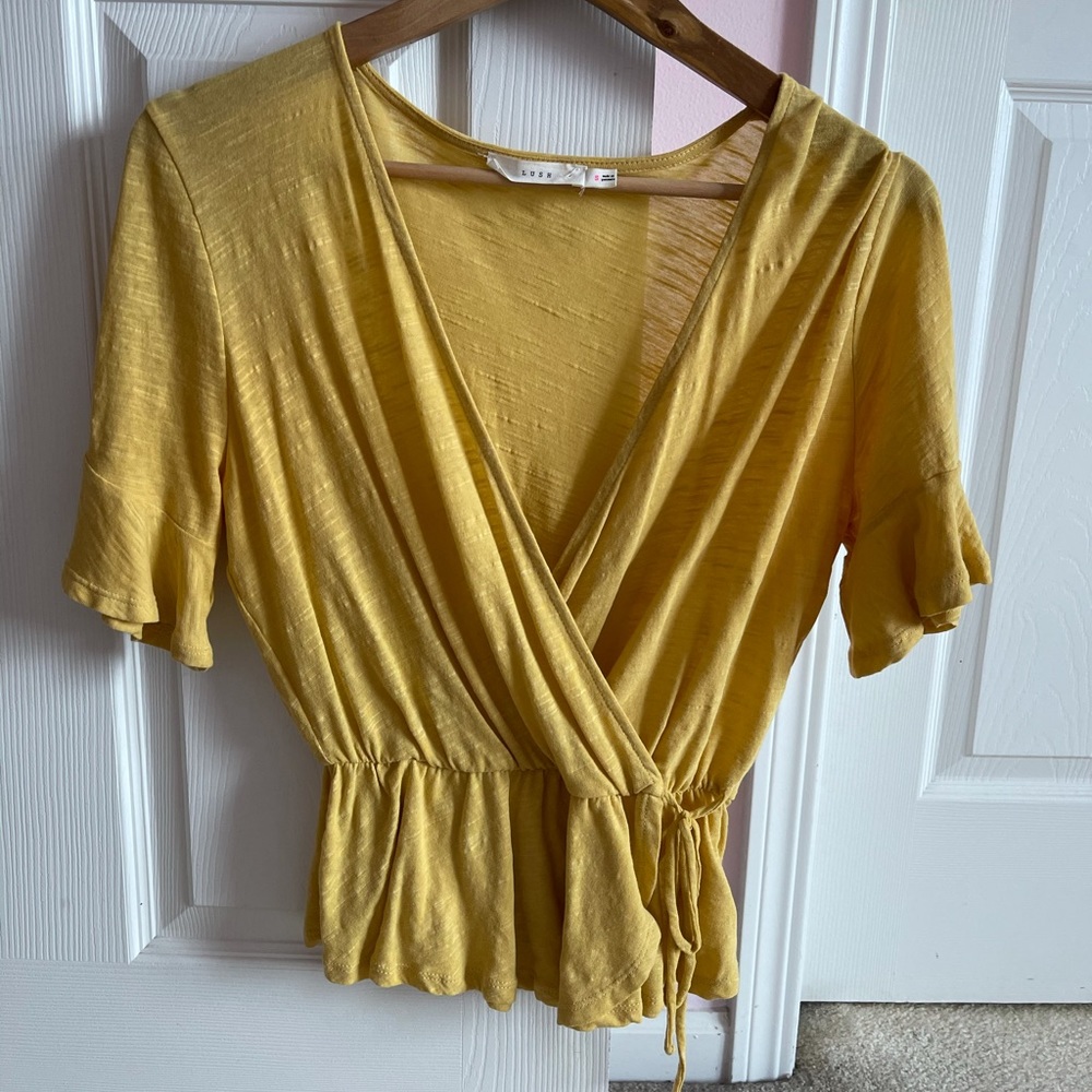 Lush wrap top
